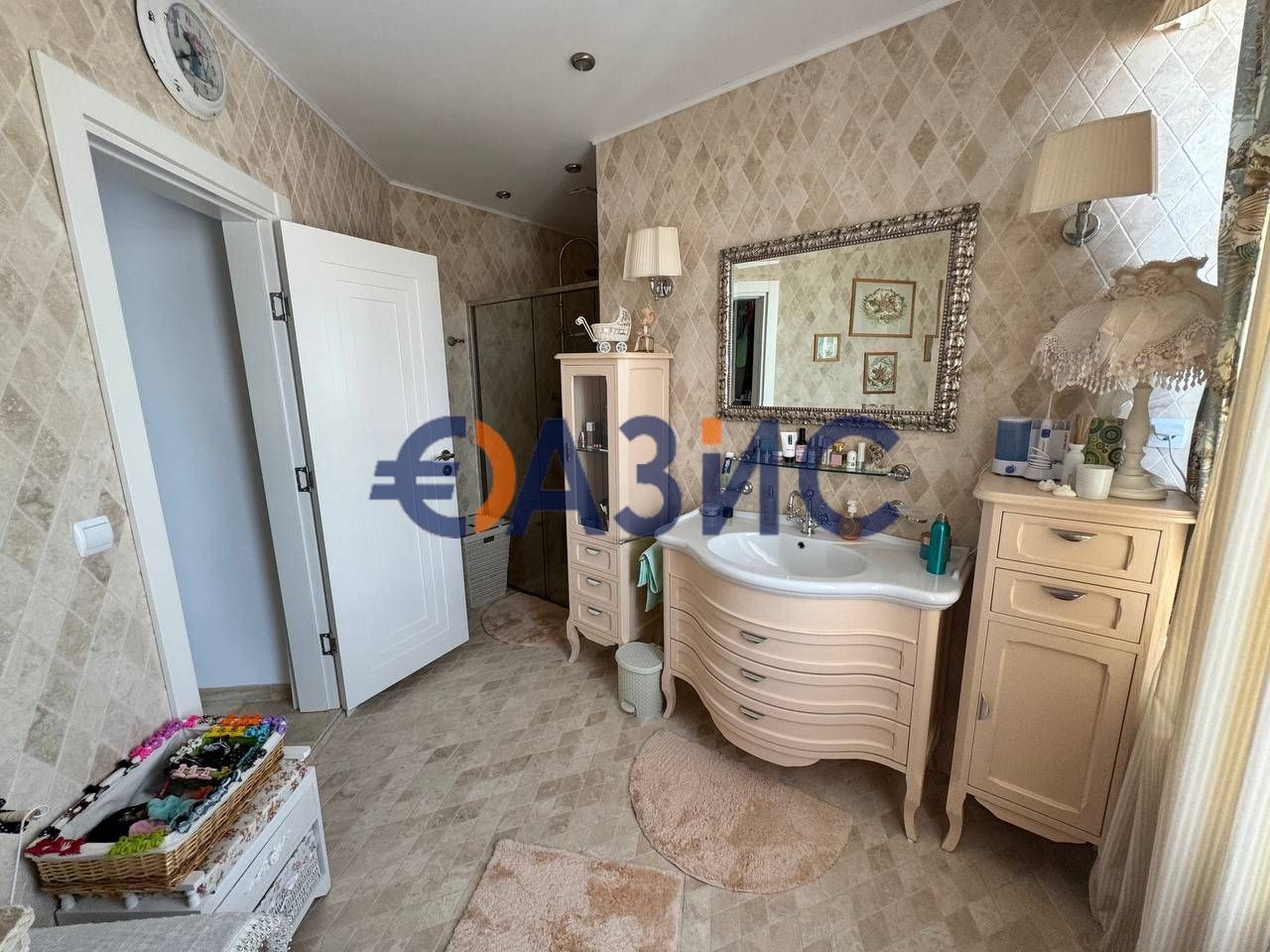Видов луксозен апартамент на първа линия море "Рич 1", 182.6 кв. м,