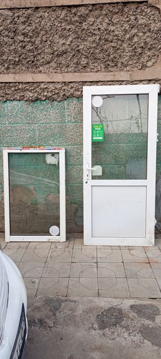 Продам пластиковые дверь и окно