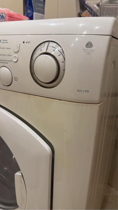 Стиральная машина Ariston AVL109