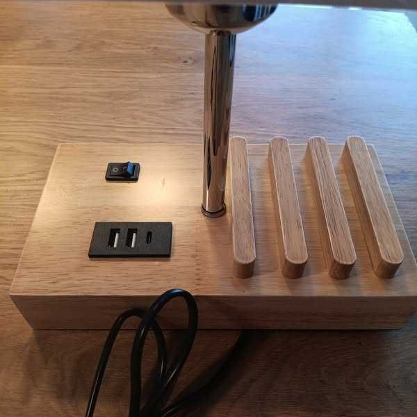 НОВA! USB настолна лампа с 3 зарядни порта и дървена основа
