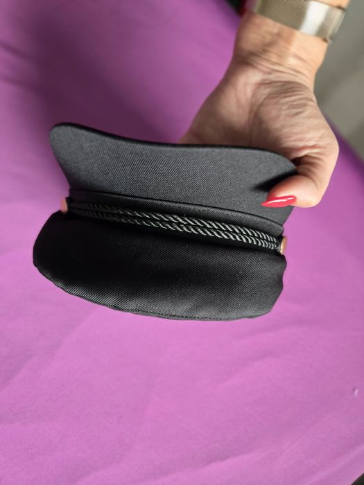 Кожена шапка с естествен косъм от лисица и каскети