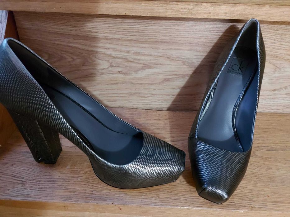 Pantofi din piele argintie Calvin Klein toc gros inalt marimea 40