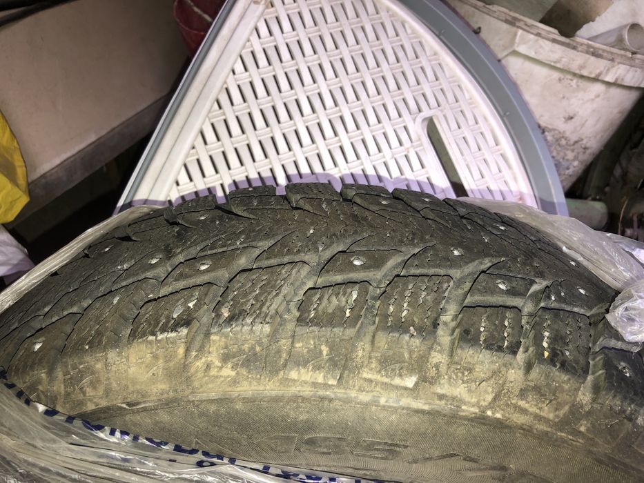 Зимние шины в комплекте 185/70 R14.
