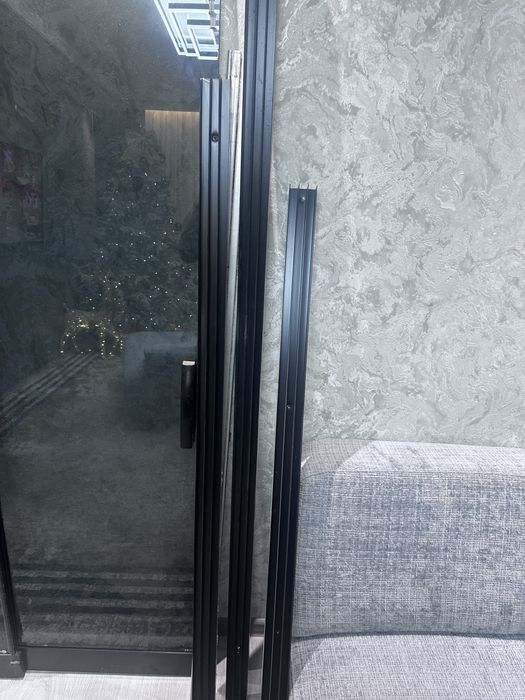 Раздвижная дверь каленное стекло продаю недорого
