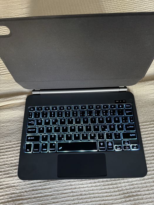 Husa cu tastatura pentru Ipad 10 gen, 10.9 inch - Atentie la descriere