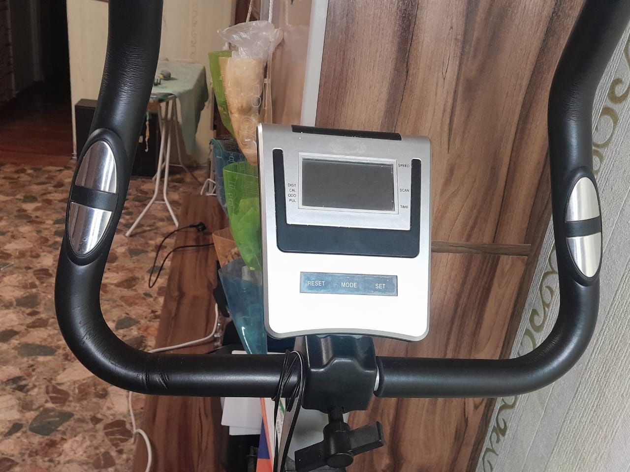 Продаётся велотренажёр, в хорошом состояние с рабочим экраном
