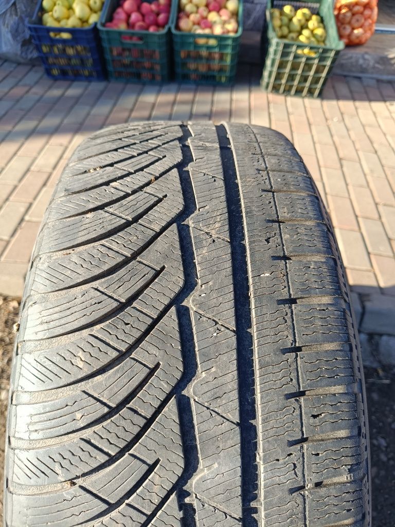 Vând 2 cauciucuri 245/45R19 102w