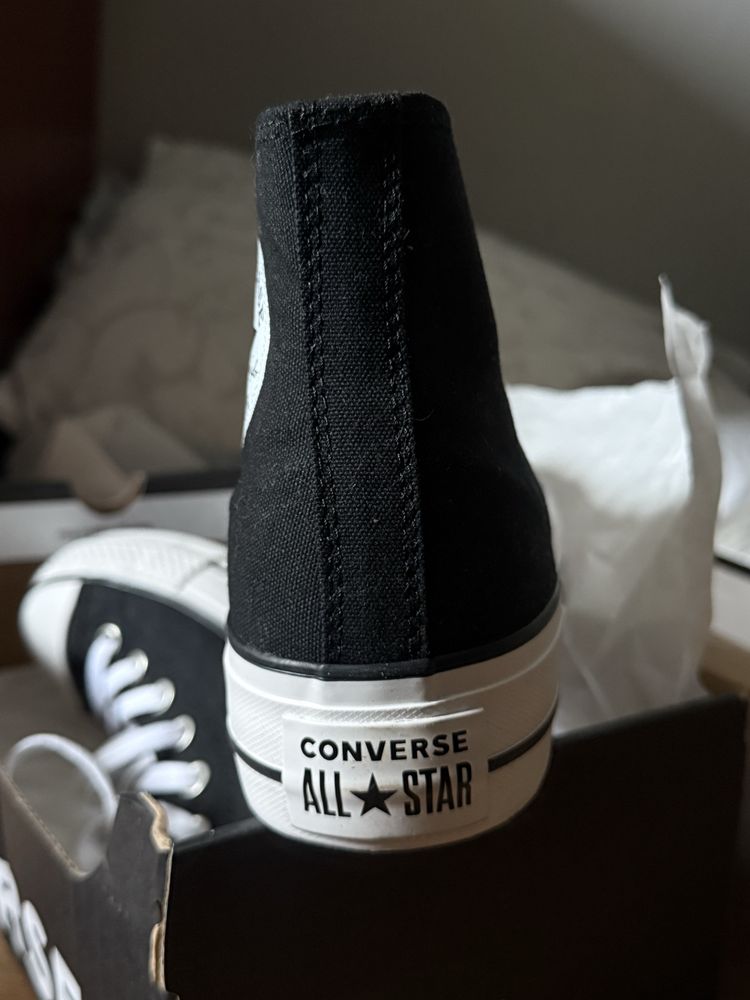 Продам новые Converse