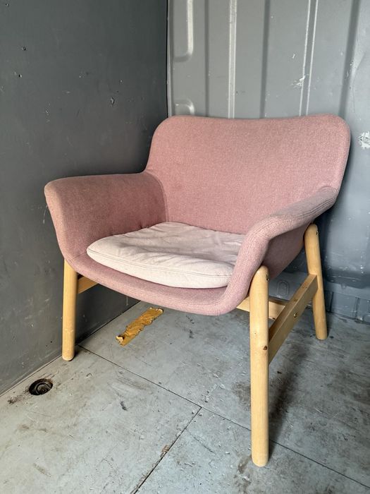 Фотьойл розов удобен