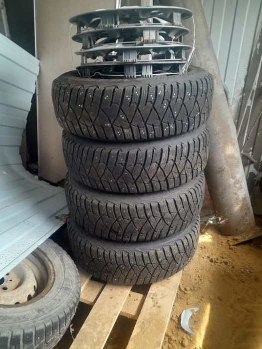 Продам шины зимние 45000, торг