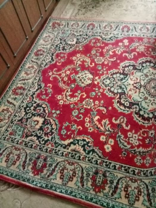 Продам ковры.Размеры 2'-3м. И 1.5-2 м ковры Советского производства.