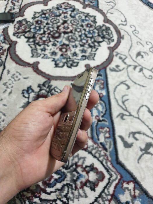 Nokia E72 gold sotladi