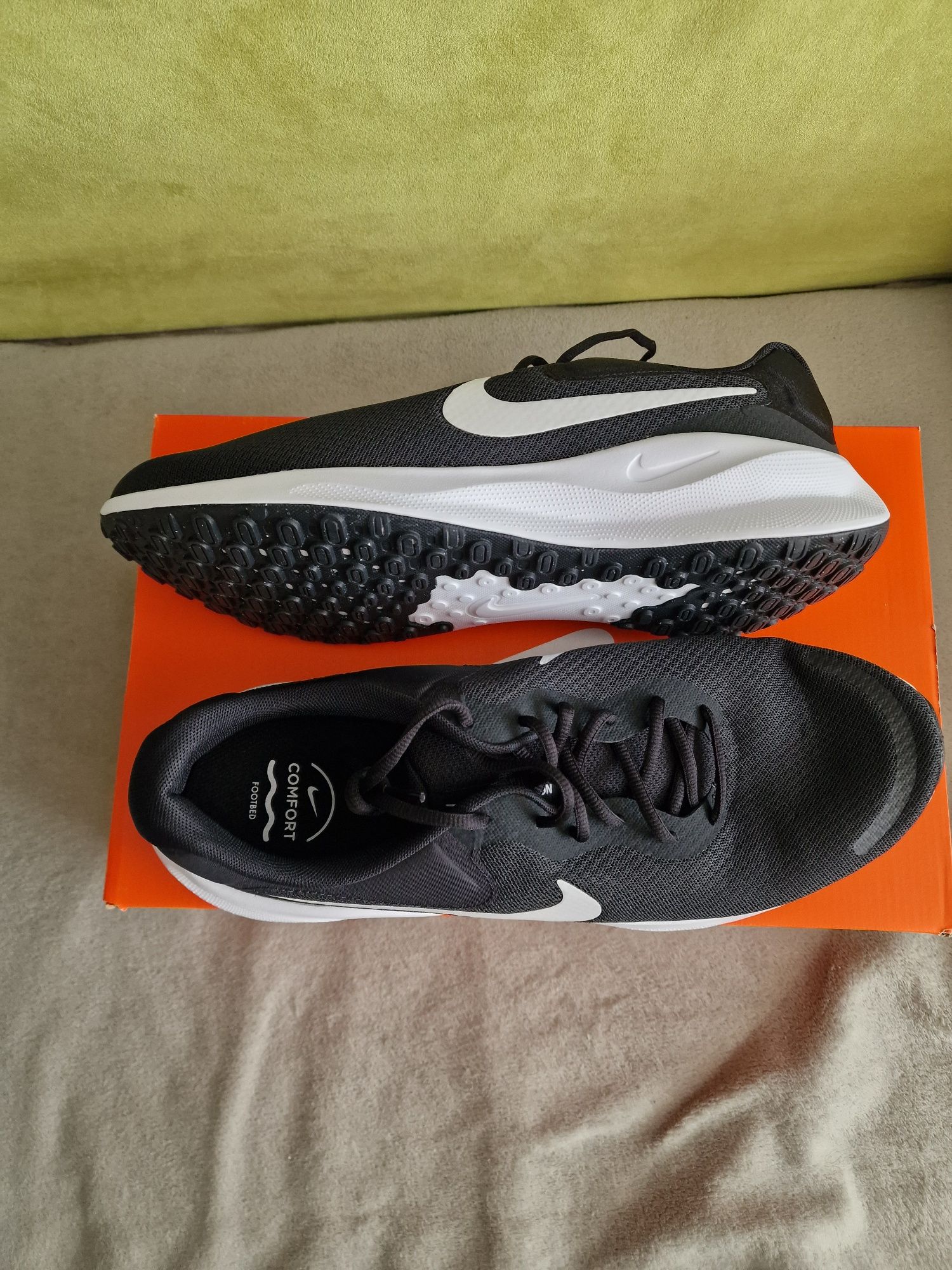 Продавам чисто нови маратонки Nike Revolution 7