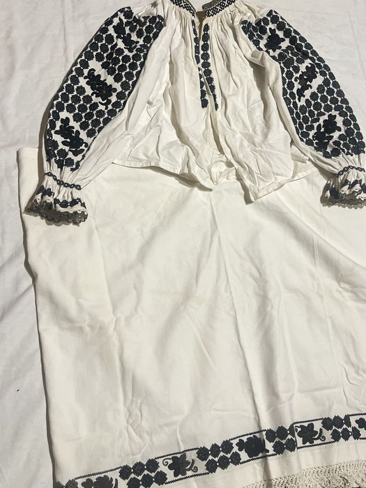 ie si poale traditionale foarte vechi peste 100 de ani