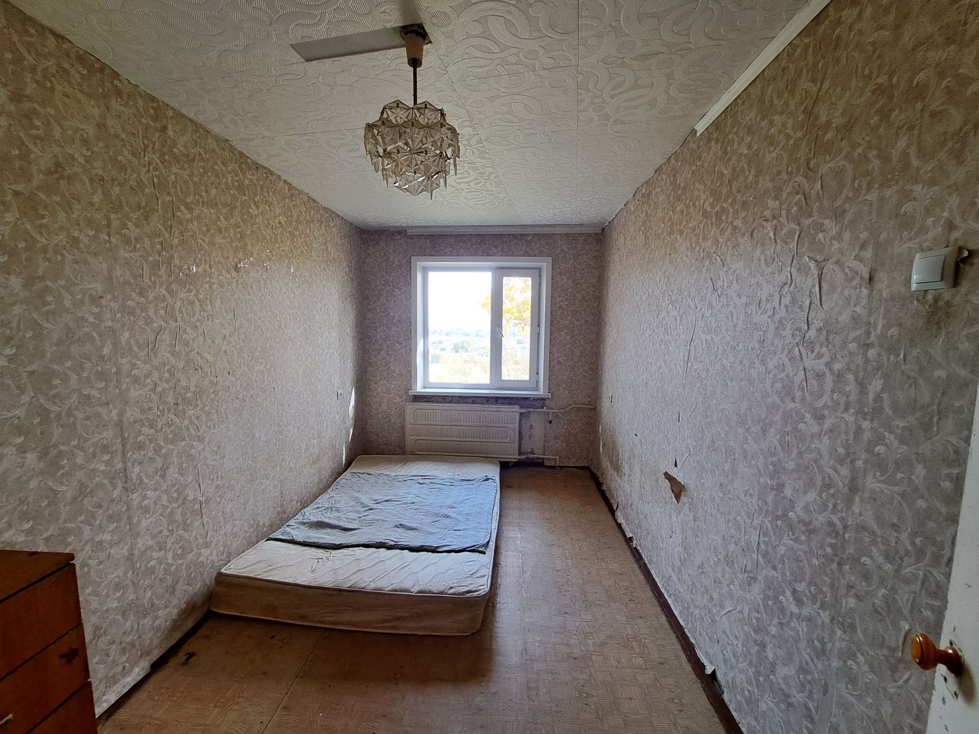 Продаю 4 комн. квартиру в 23 микрорайоне, дом 25.