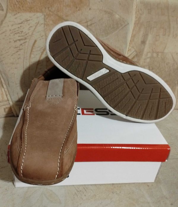 Нови мъжки обувки