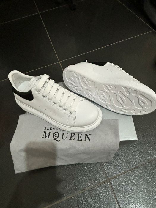 Adidași unisex diverse modele.