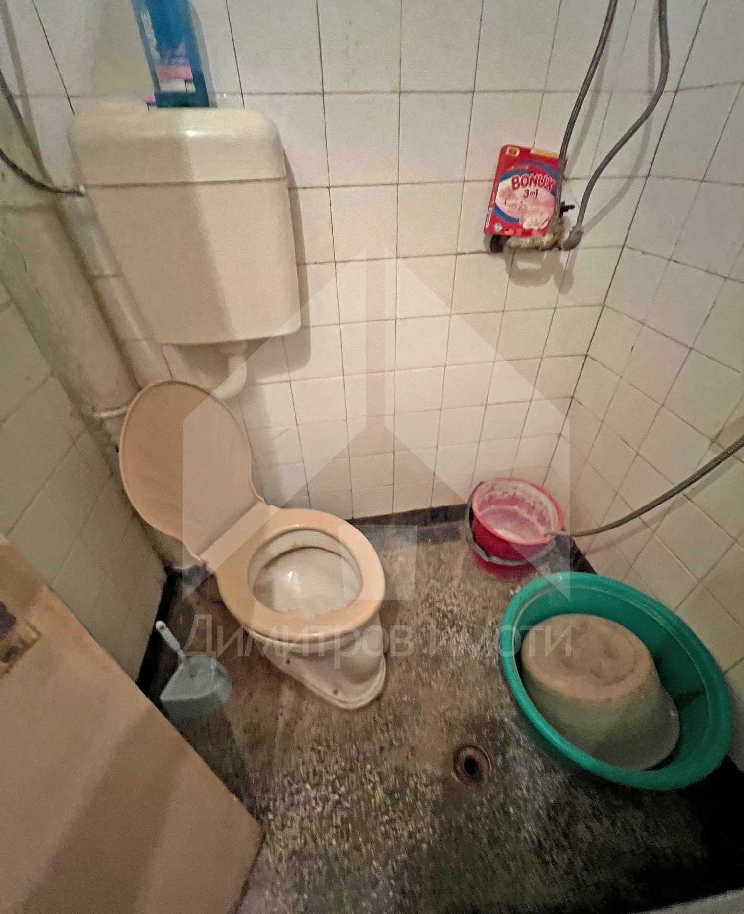 ПРОДАВА двустаен, вътрешен апартамент 60 кв.м. в ТОП център на града.