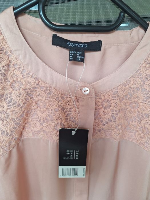 Camasa bej roze accesorizata cu dantela