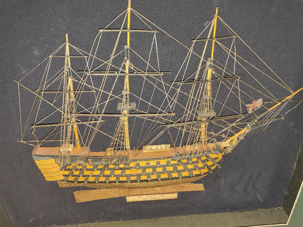 Картина от HMS Victory, кораб в рамка с оригинално парче от кораба