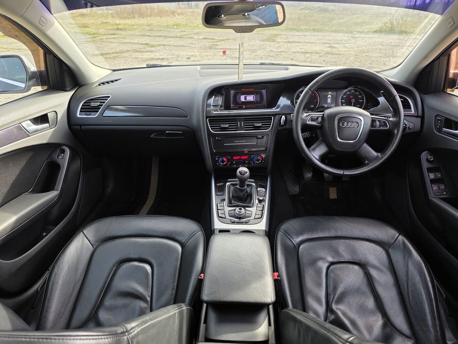 Dezmembrez Audi A4 B8 2011 CAHA LZ7L