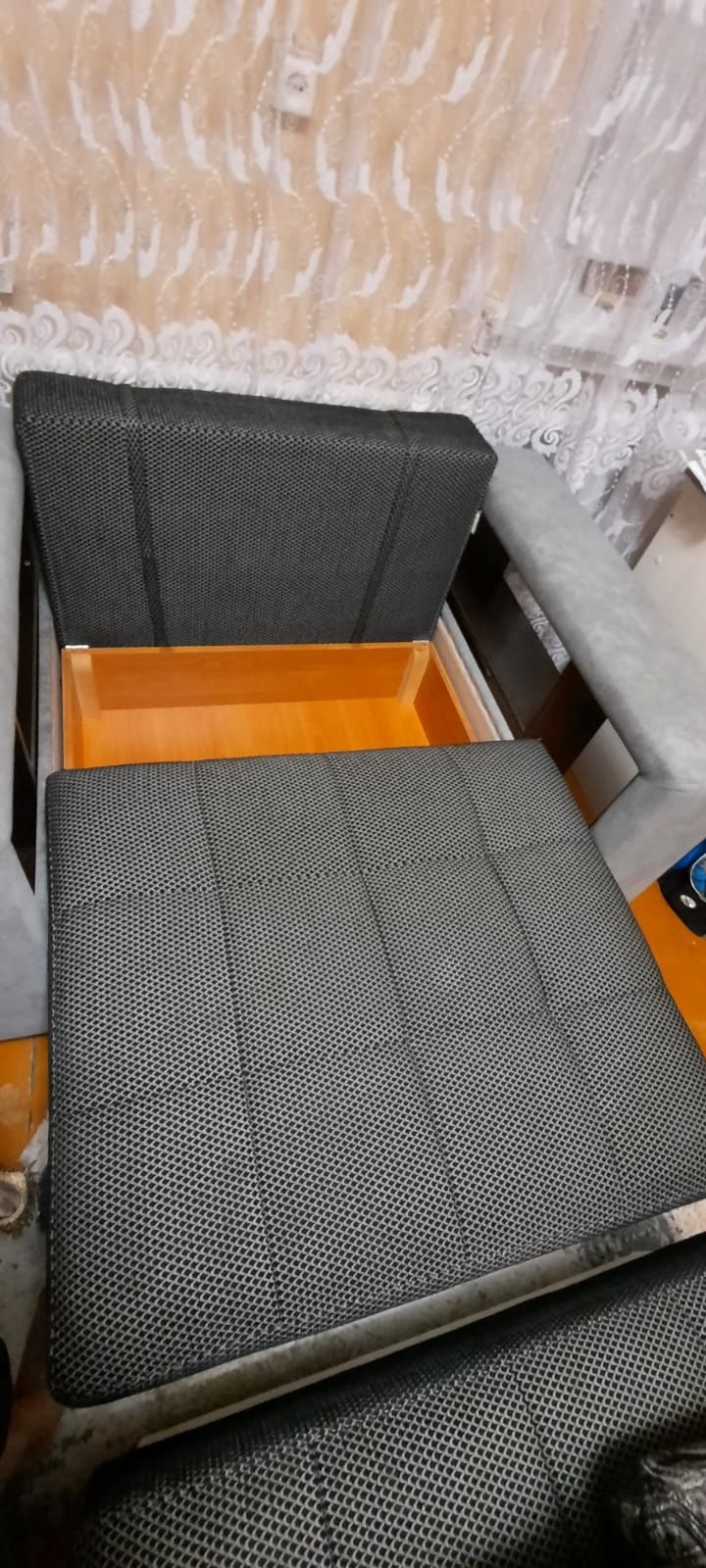 Кровать кресло с пуфиком столом
