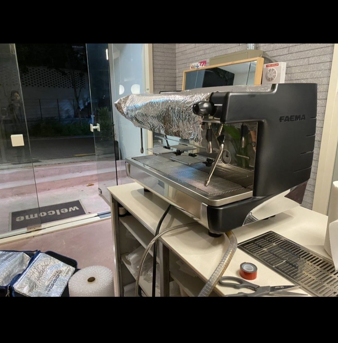 Kofemoshina Faema e98up tallcup sotiladi