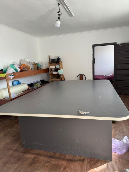 Раскройный стол. Состояние отличное. Размер: 1,82*2,78. Есть торг