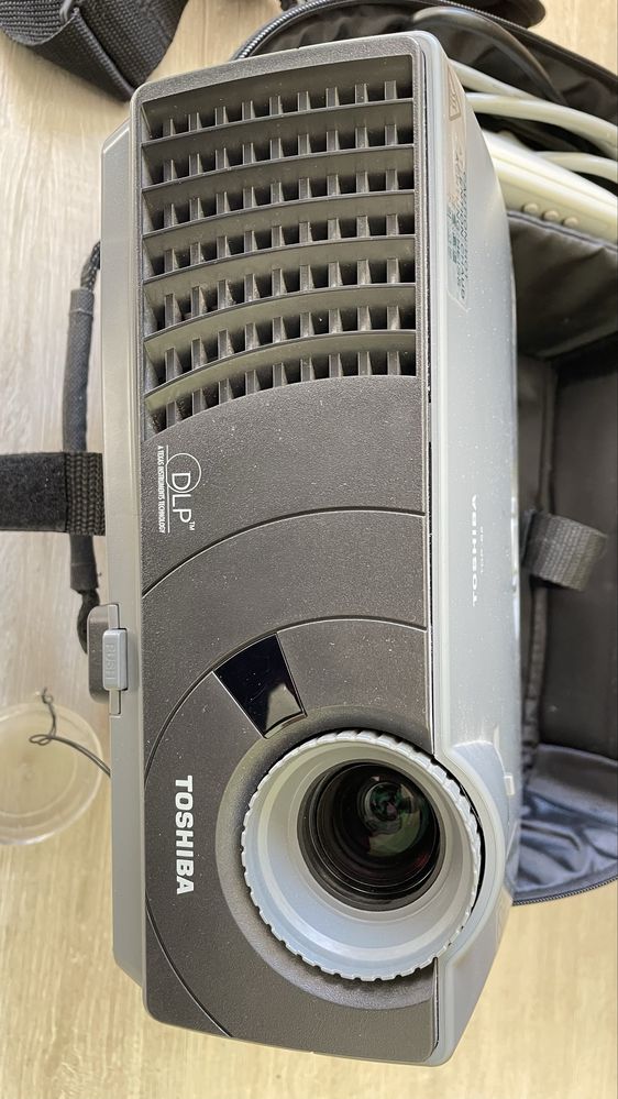Toshiba TDP - S8 Проектор