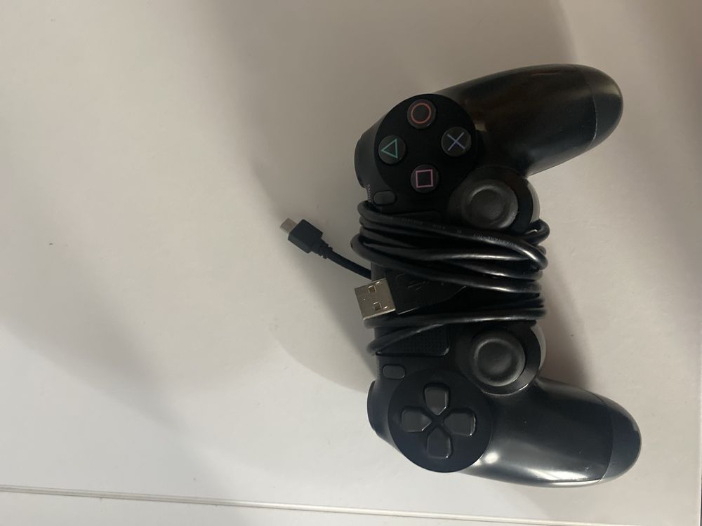 ПРОДАВАМ Ps4 SLIM с 2 джойстика+5игри