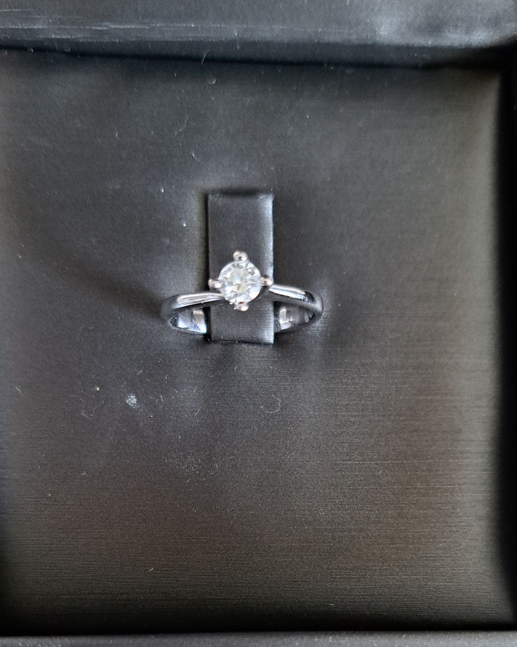 Inel logodna 4 griffes VALENTINO de la Alfieri & St. John plat/diamant