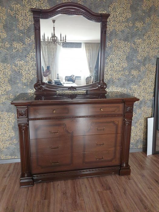Продам комод с зеркалом