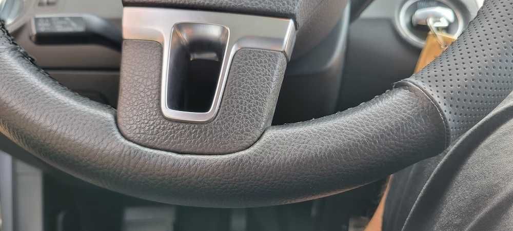 Husa volan piele negru 38 cm. pentru VW Passat B7 Golf 6 Tiguan Jetta