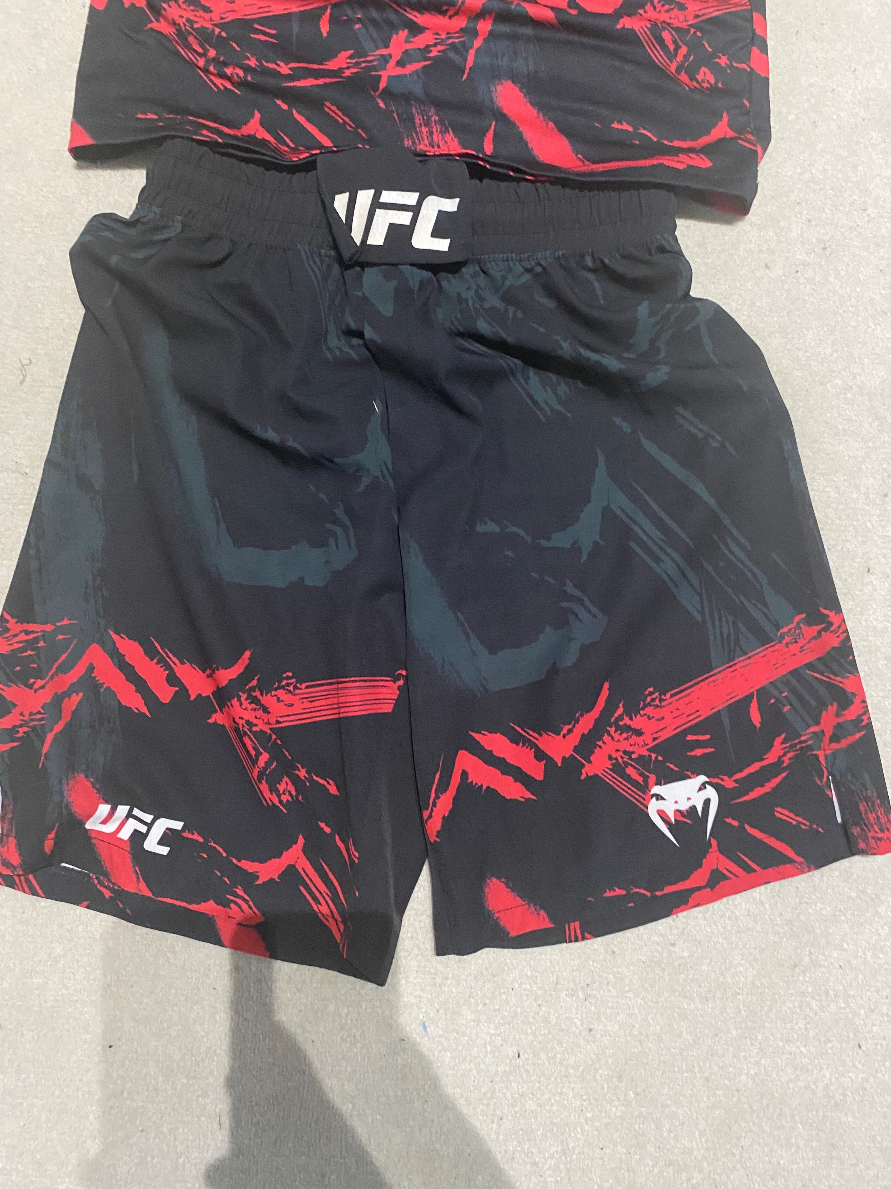 UFC къс екип черно/червен Xs