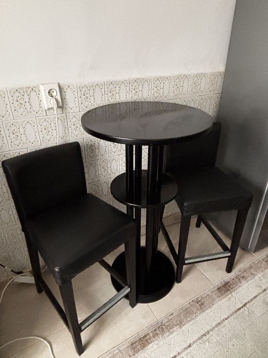 URGENT !!! Masa si scaune de bar