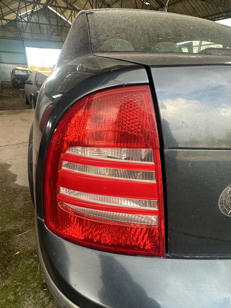 Stopuri Lampi Skoda Superb 2002 2008