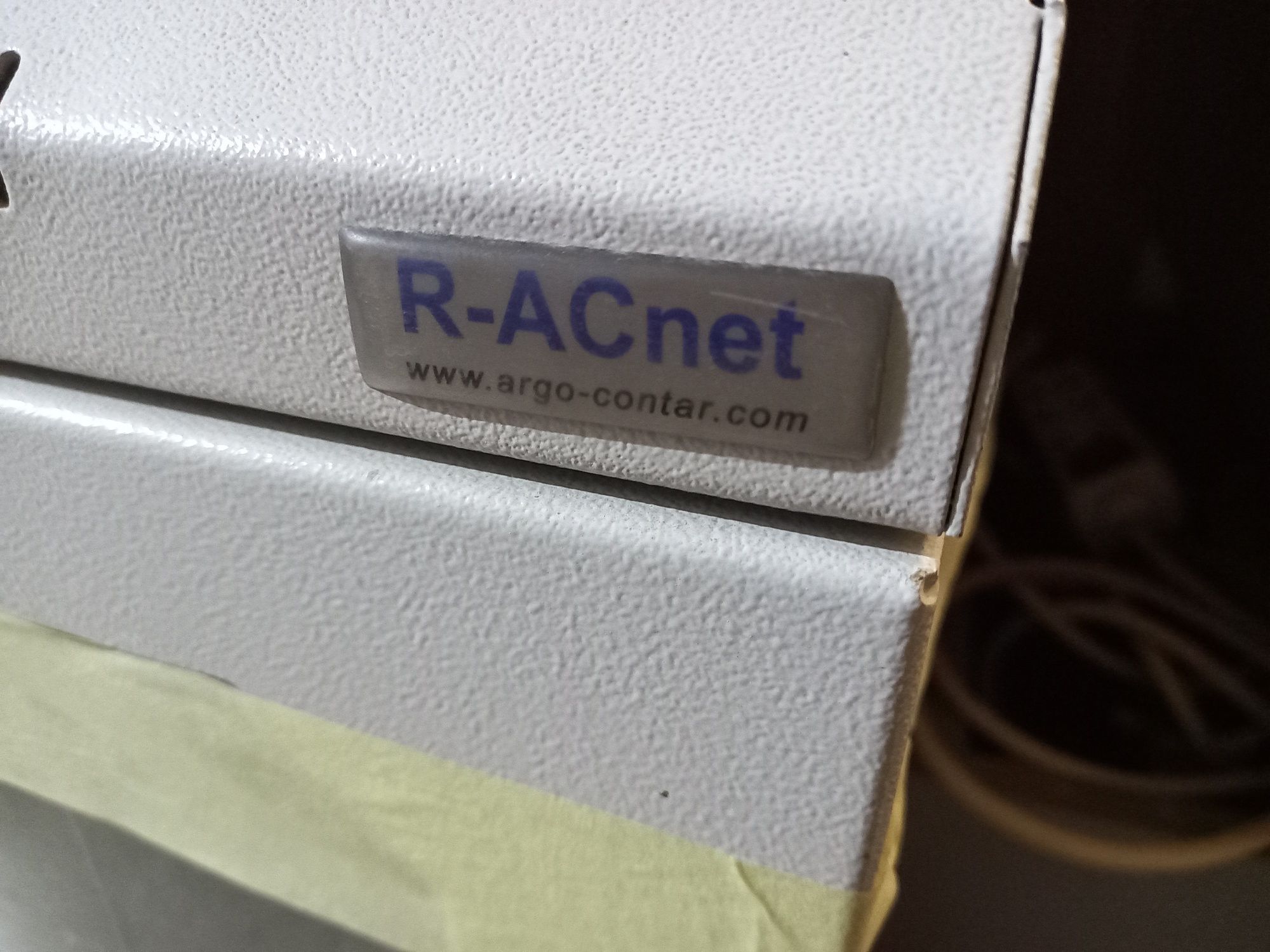 Комуникационен сървърен шкаф + 12 port gigabit switch