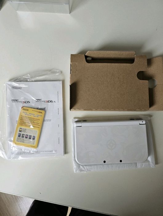 New Nintendo 3DS XL Ediție Limitată Fire Emblem Fates la cutie + Joc