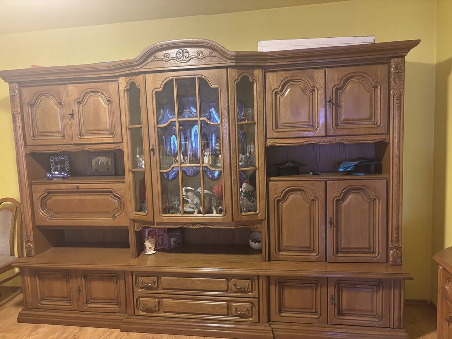 Mobila din lemn masiv