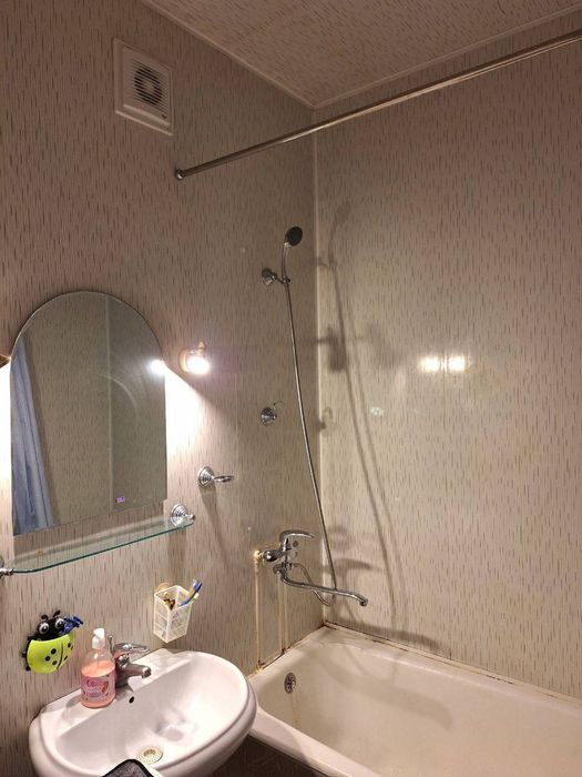 Продается квартира сво на Янгихаёт Сергели