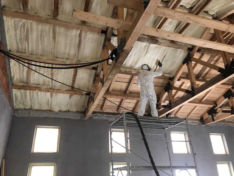 Izolatie / Termoizolatii cu spuma poliuretanica CARAS SEVERIN