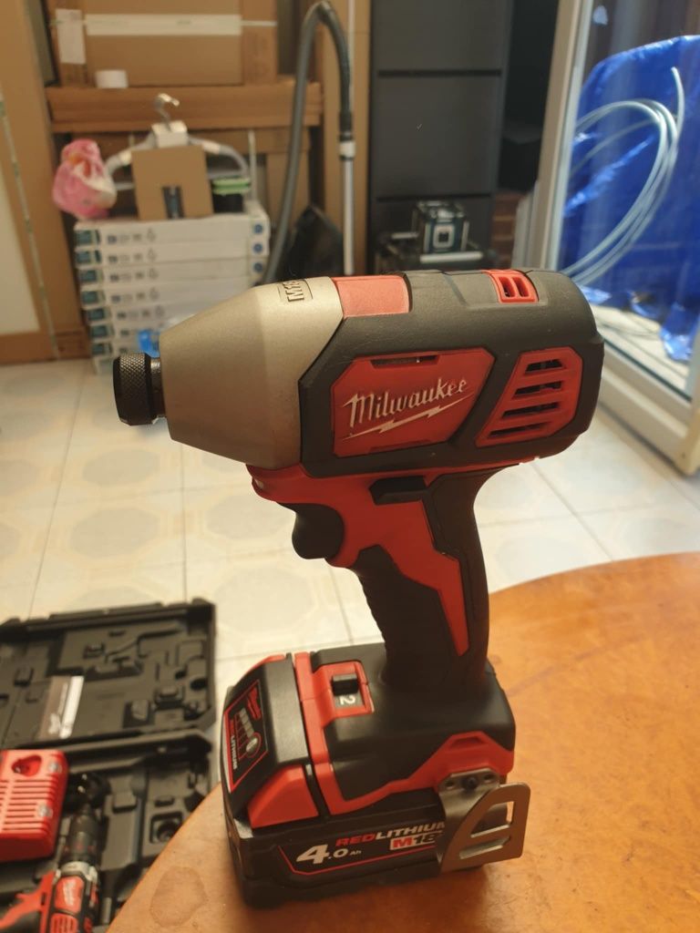 Безчетков Винтоверт комбиниран и импакт М18  Milwaukee 18V Милуоки с д