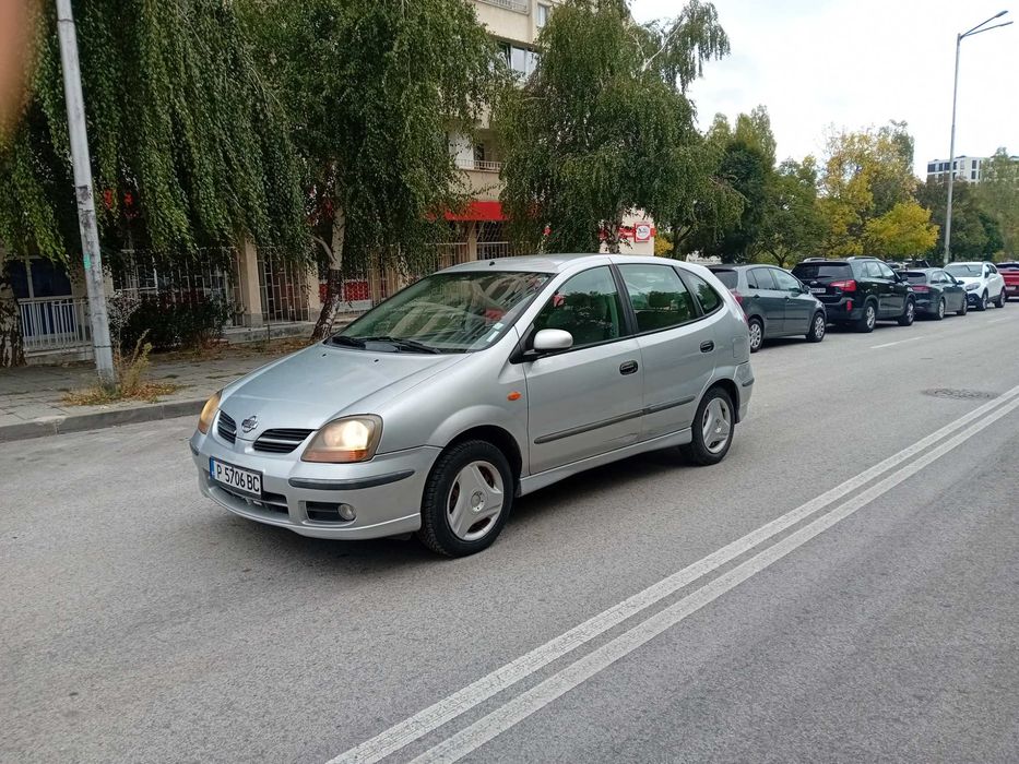 Автомобил Нисан Алмера Тино 2002