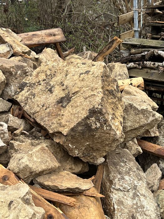 Vand piatra veche de 120 ani din demolare