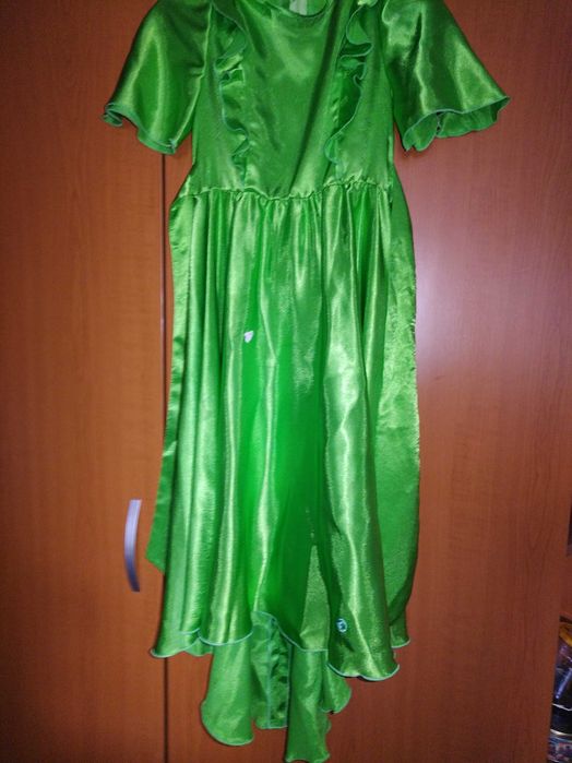 Rochie verde cu trena din satin 5-7 ani