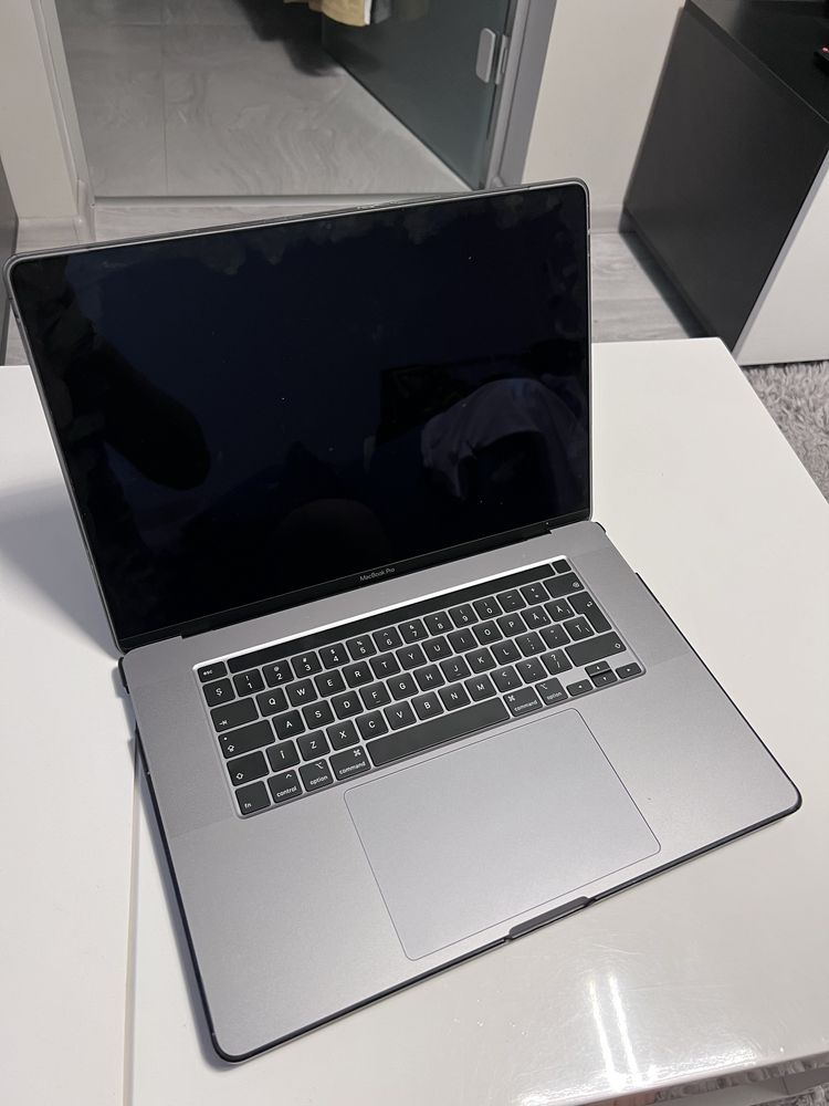 Macbook Pro 16” i9 1 TB ca si NOU