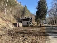 Имот с къща и склад в с. Гара Лакатник на главен път и бонус имот