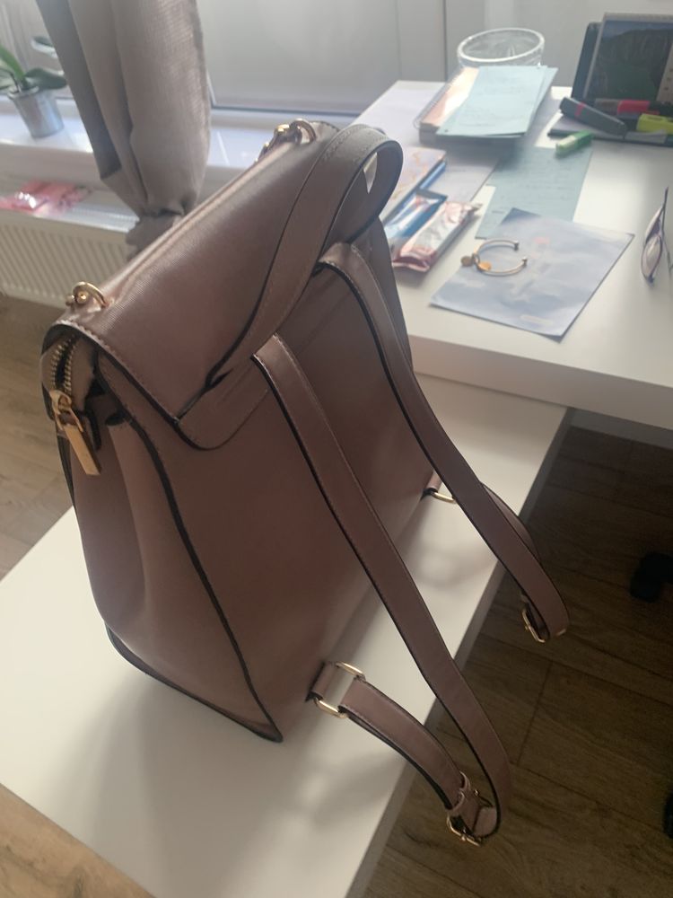 Geanta eleganta tip rucsac, noua