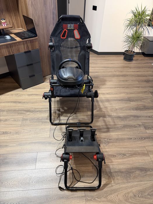 Setup sim racing, volan gaming thrustmaster T300 GT, next level racing