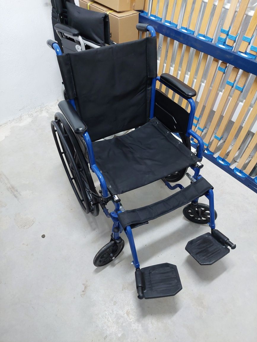 Инвалидна количка 2 броя. We care 9031 нова и Drive BLS18FBD-SF